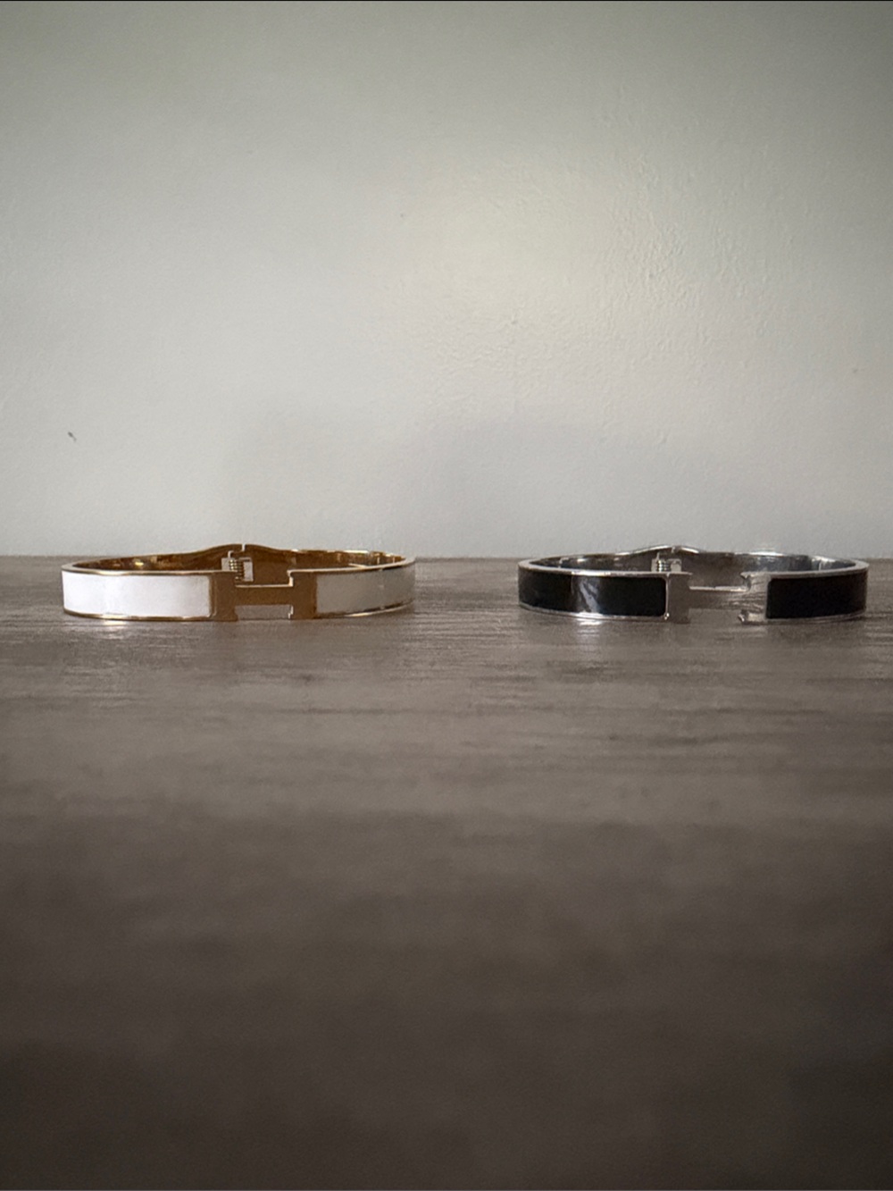 Metal Cuff Bracelet Set - Black & Silver and White & Gold